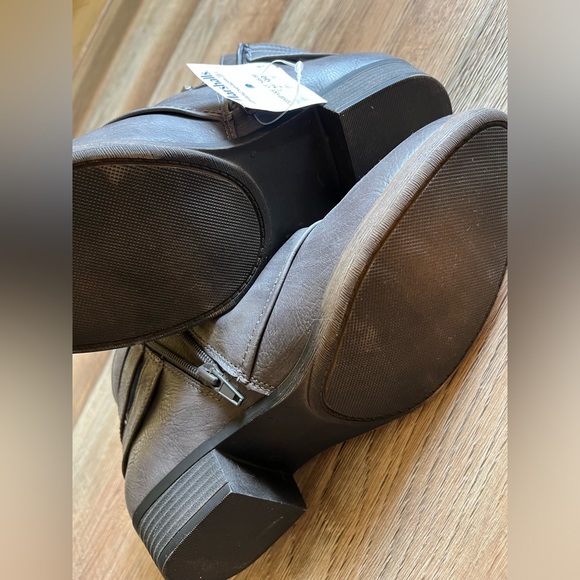 NWT Women’s Rampage Grey Ankle Boots - Picture 8 of 8
